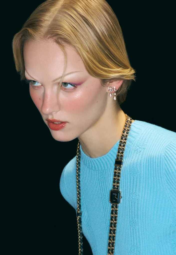 directora de arte trabajando en producción de moda