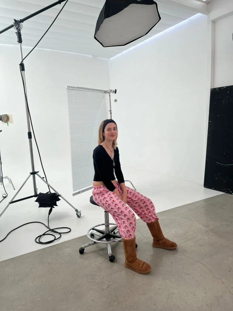 Dirección de Arte para Metal Magazine con Ana Rujas: diseño de escenario vanguardista en Madrid.